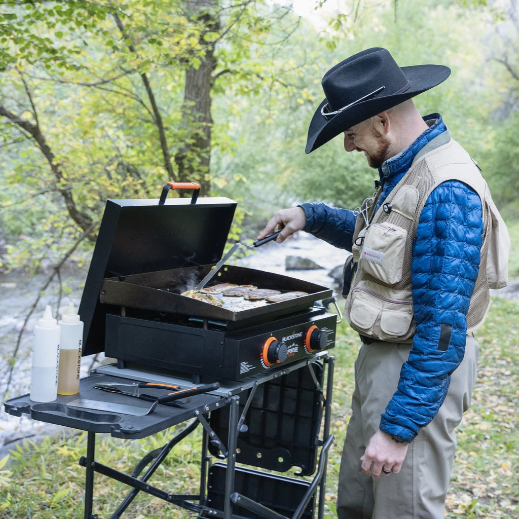 Blackstone Adventure Ready 2-Burner 22 Propane Griddle with Hard Cover U184511