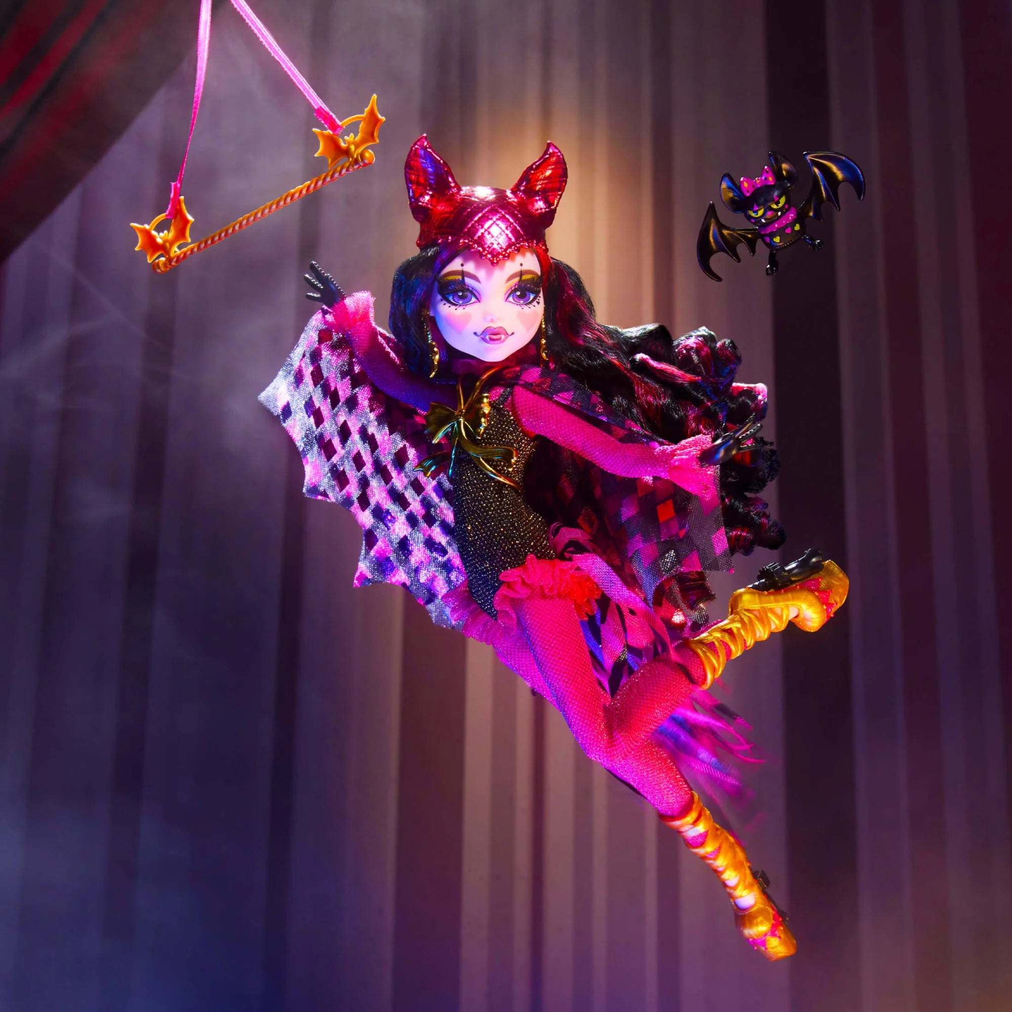 Monster High Freak Du Chic Draculaura Doll Figure Z369622