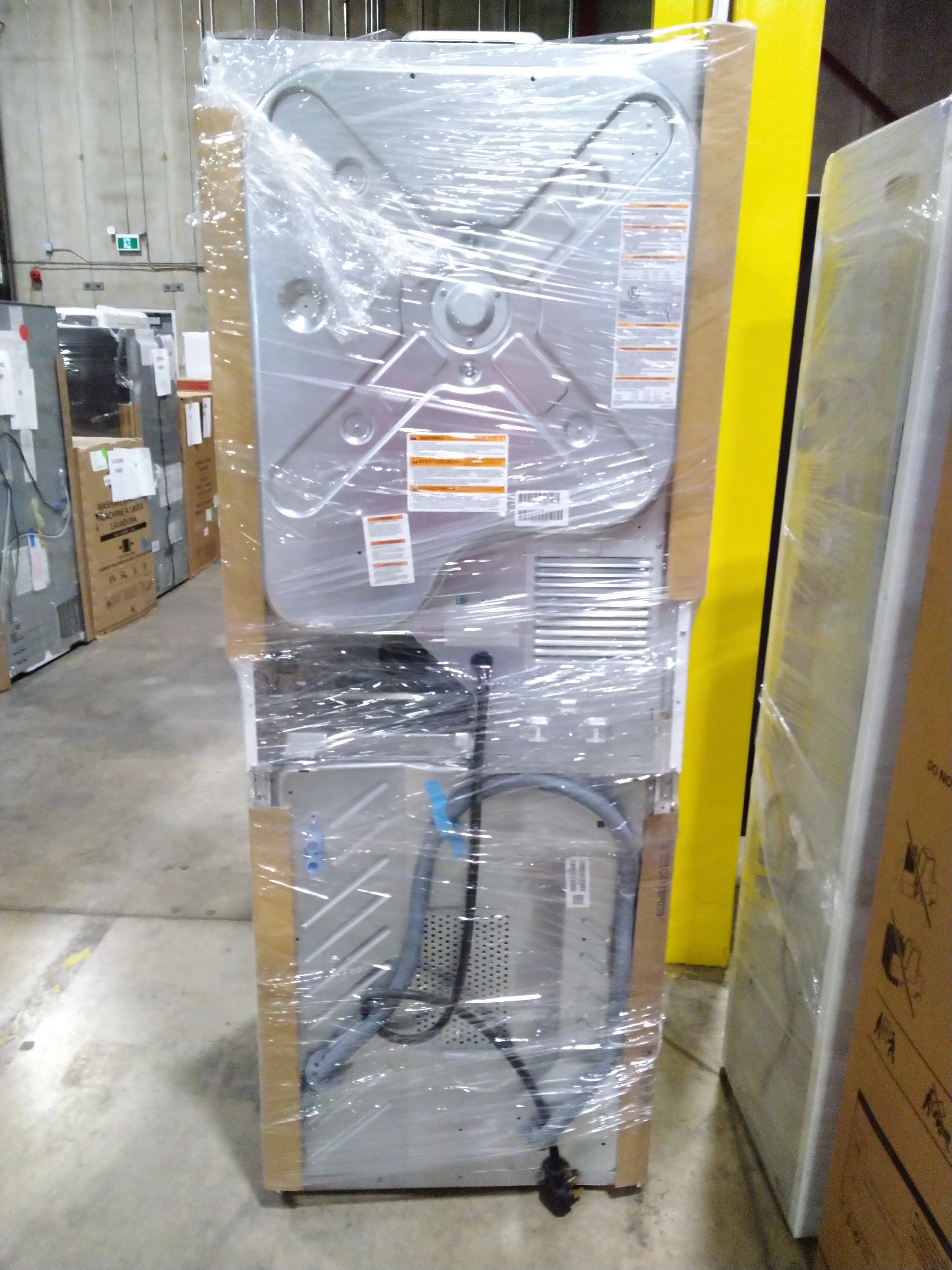 FRIGIDAIRE 27 in. White Electric Laundry Center Washer and Dryer J26050