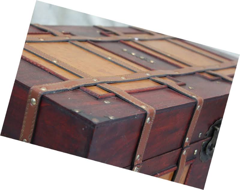 Vintiquewise Large Antique Style Steamer Trunk Storage Box B965742
