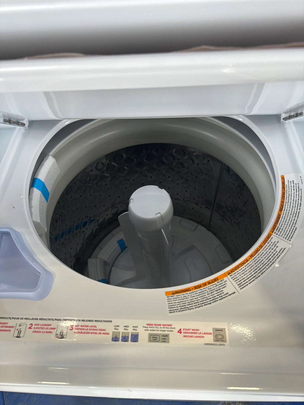 FRIGIDAIRE 27 in. White Electric Laundry Center Washer and Dryer J26050
