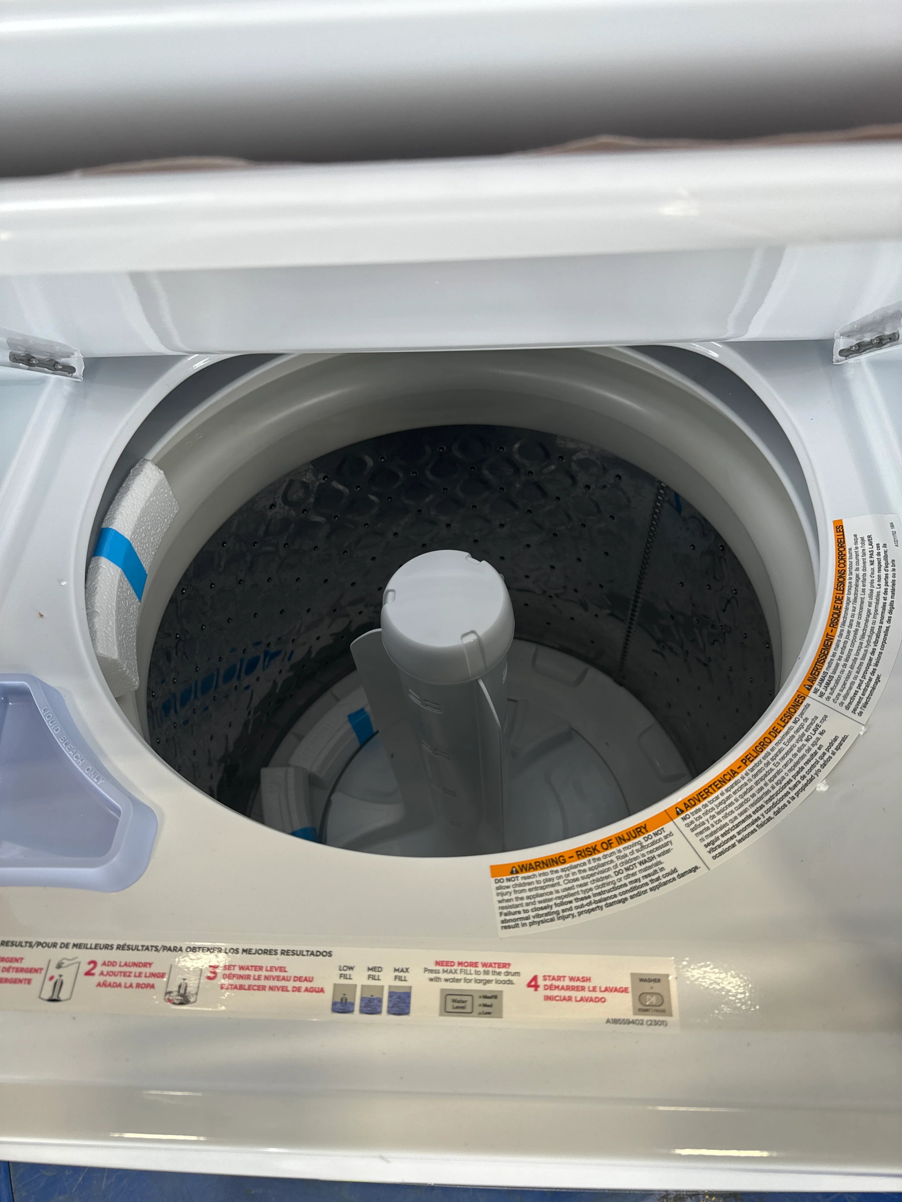 FRIGIDAIRE 27 in. White Electric Laundry Center Washer and Dryer J26050