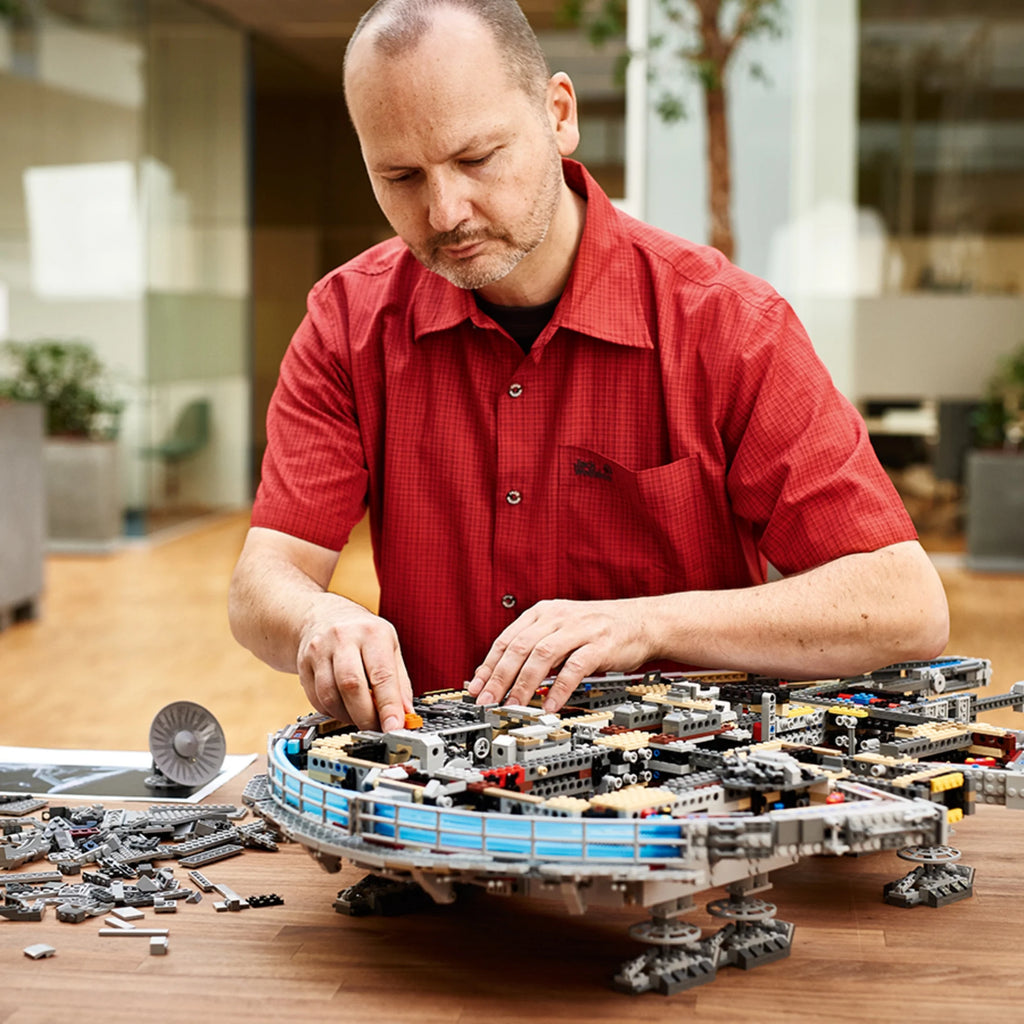 LEGO Star Wars Ultimate Millennium Falcon 75192 Building Set H3714