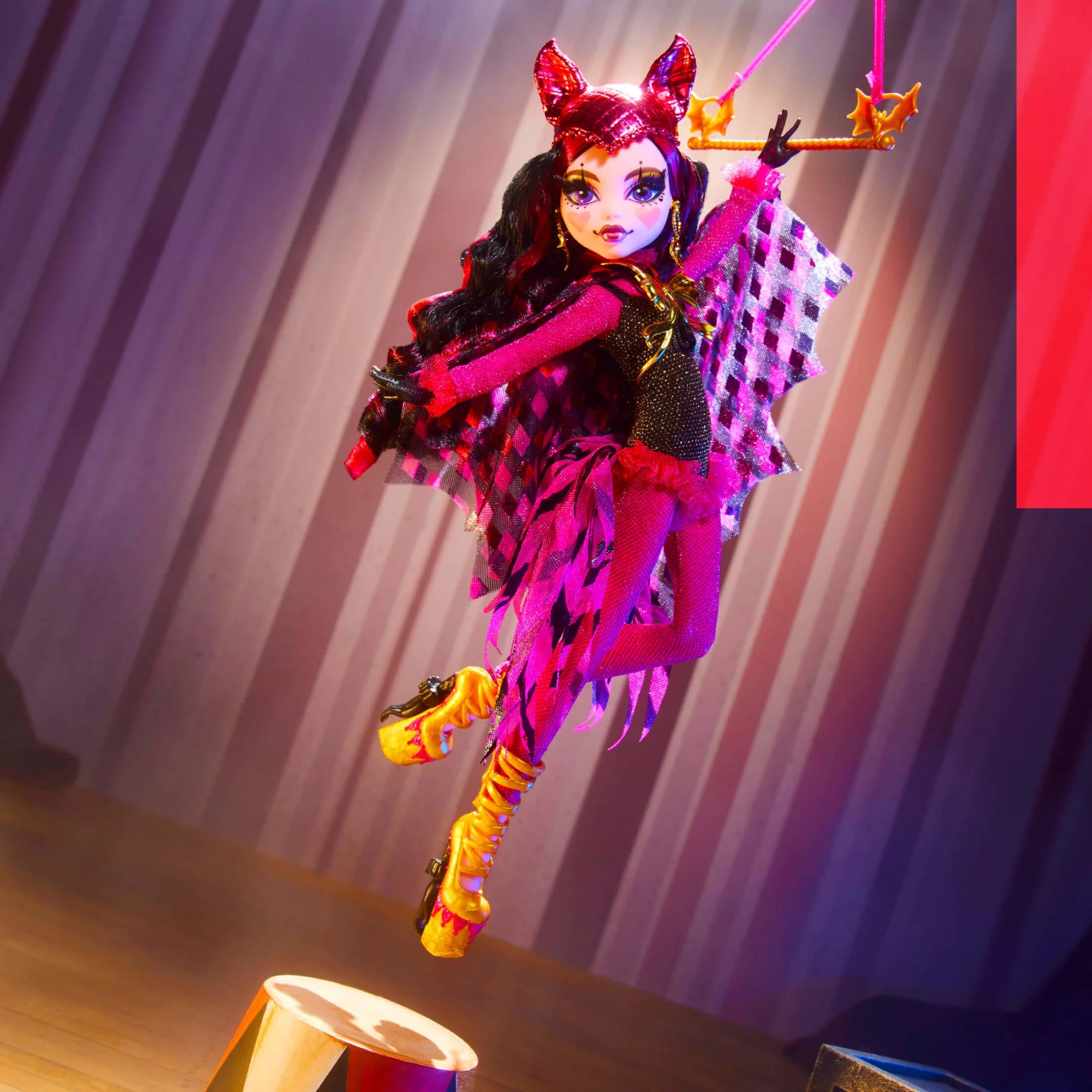 Monster High Freak Du Chic Draculaura Doll Figure Z369622