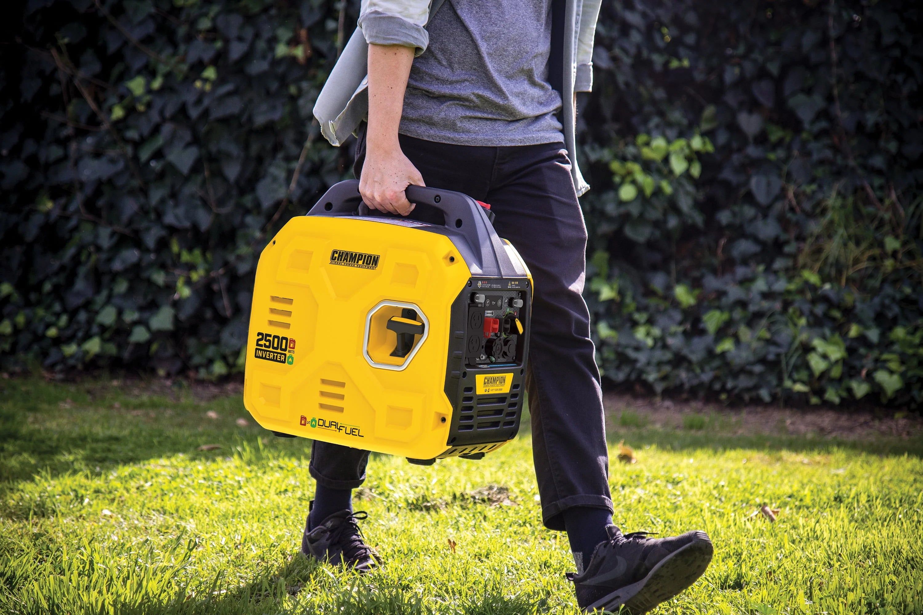 Champion Power Equipment 2500-Watt Ultralight Dual Fuel Inverter Generator O8532