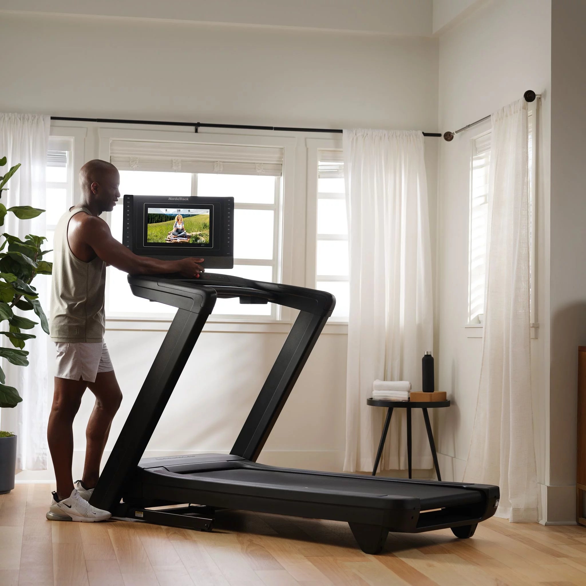 NordicTrack Commercial 1750 iFIT Treadmill with 14" Touchscreen T1161
