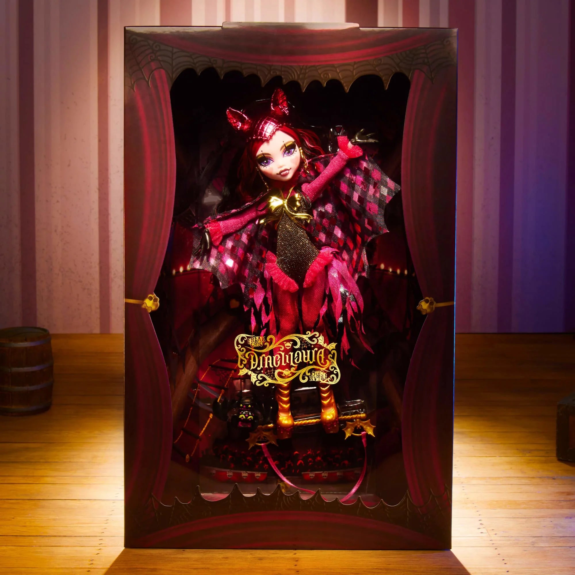Monster High Freak Du Chic Draculaura Doll Figure Z369622