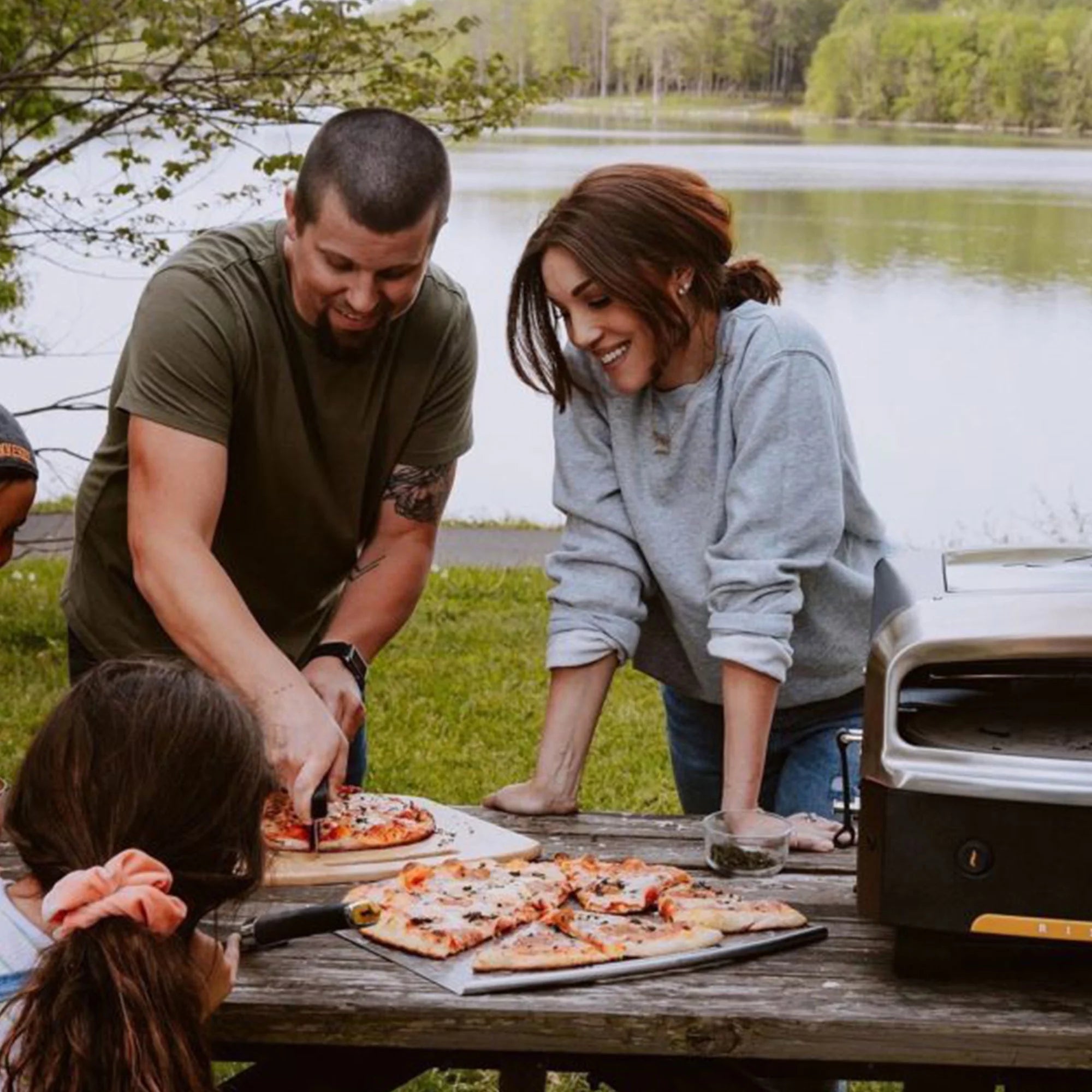 Halo Versa 16 LP Gas Portable Outdoor Pizza Oven with Rotating Stone G9890