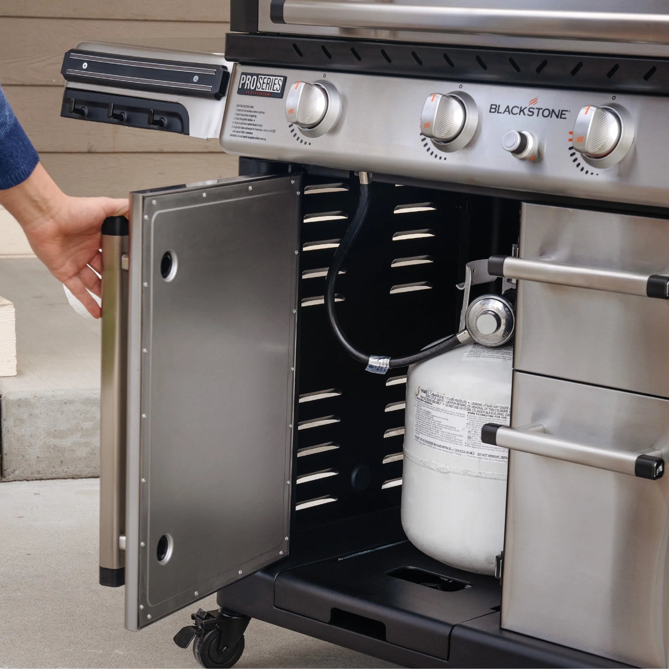 Blackstone ProSeries 4-Burner 36 Propane Griddle with Stainless Steel Cabinet J141808