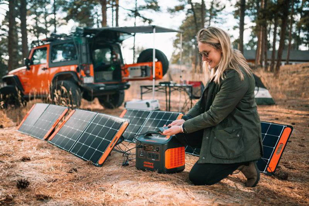 Jackery Solar Generator 1500 Portable Power Kit with 4 SolarSaga 100W Panels Q146