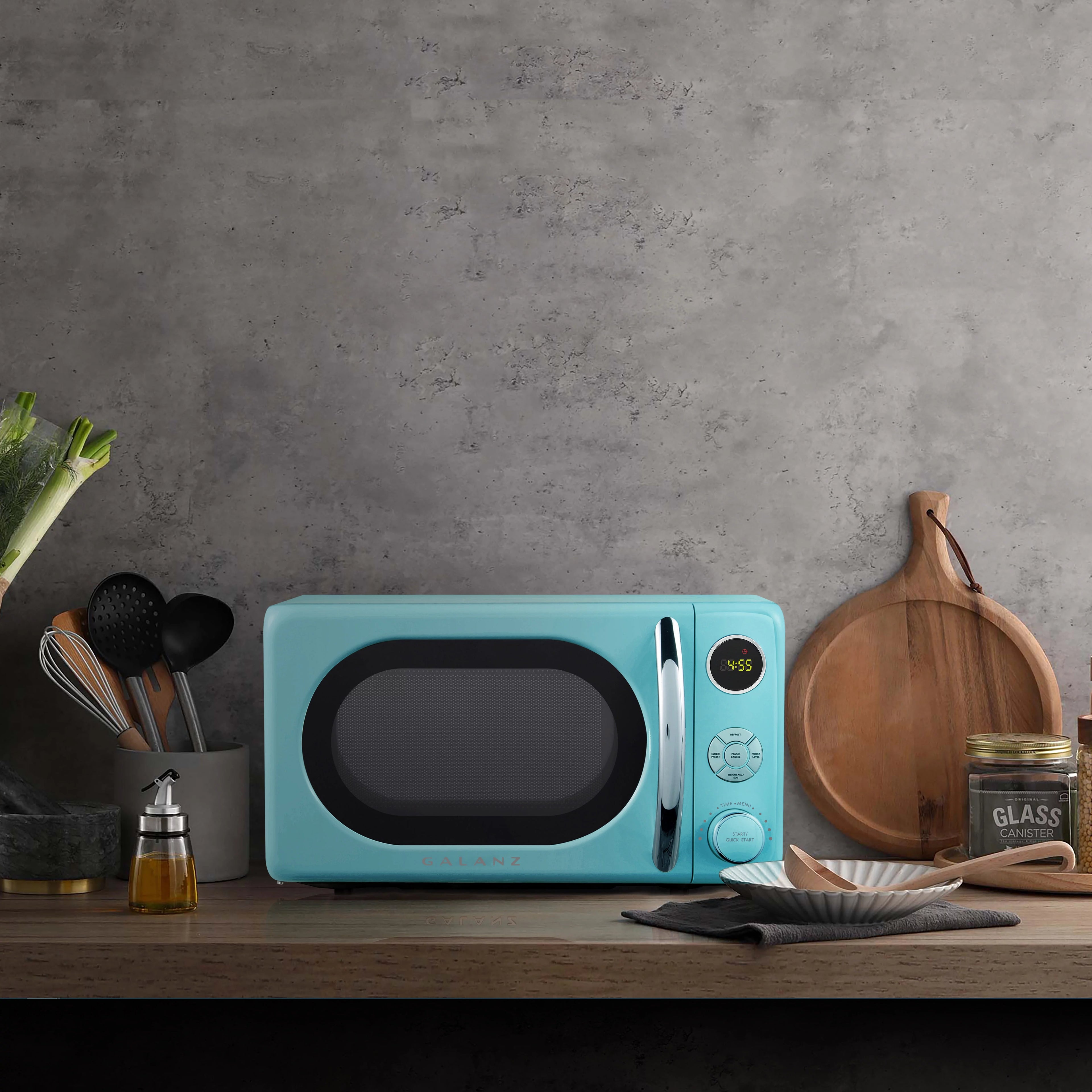 Galanz 0.7 Cu ft Retro Countertop Microwave Oven, 700W, Blue L502