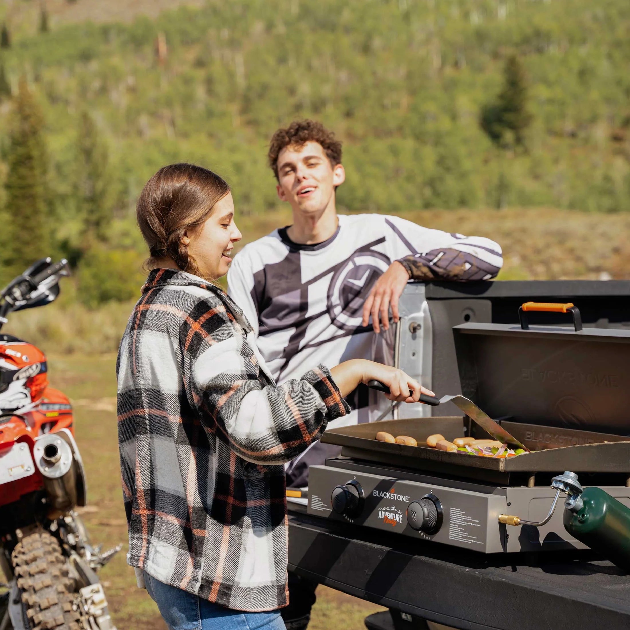 Blackstone Adventure Ready 2-Burner 22 Propane Griddle with Hard Cover U184511