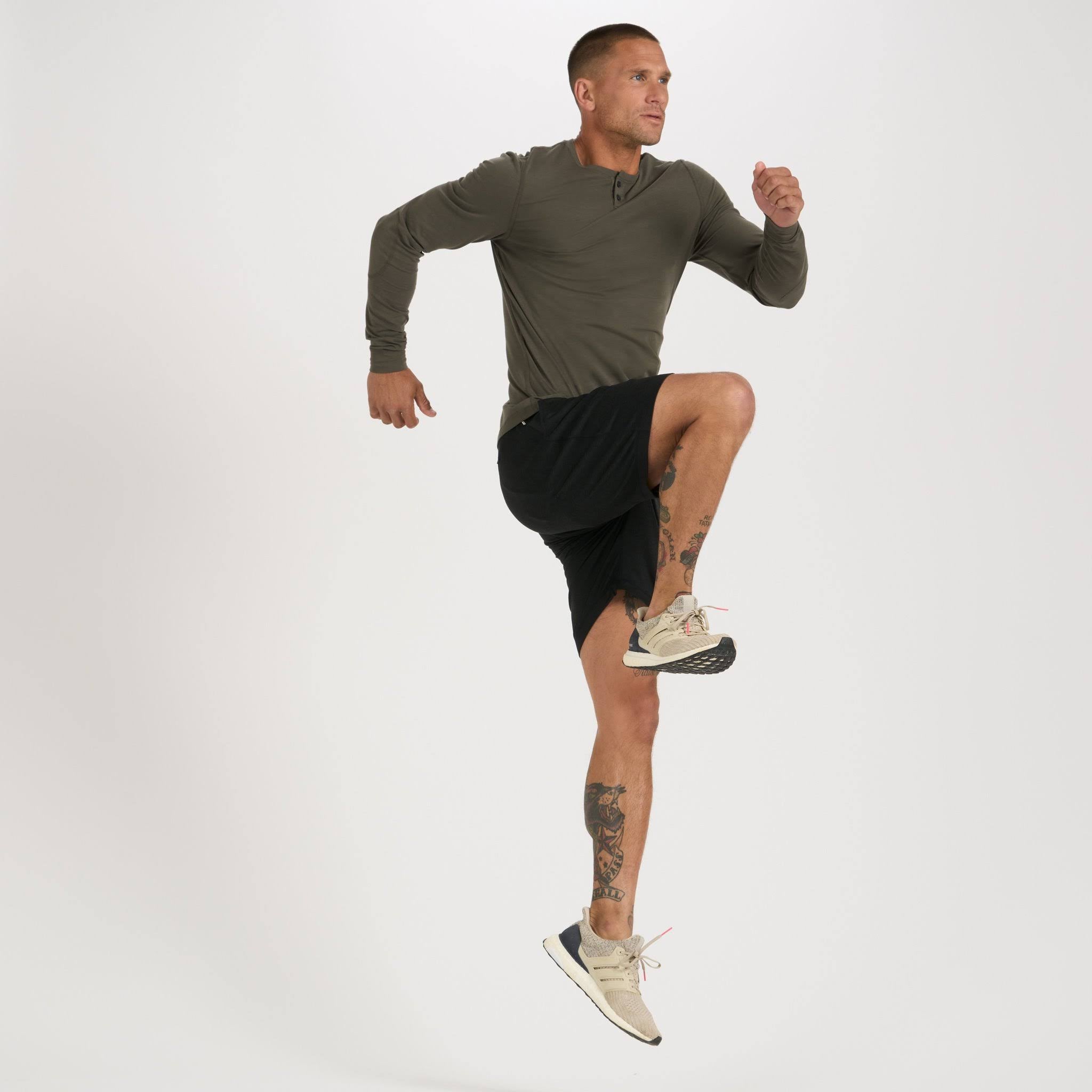 Vuori Men's Ever Henley Z971