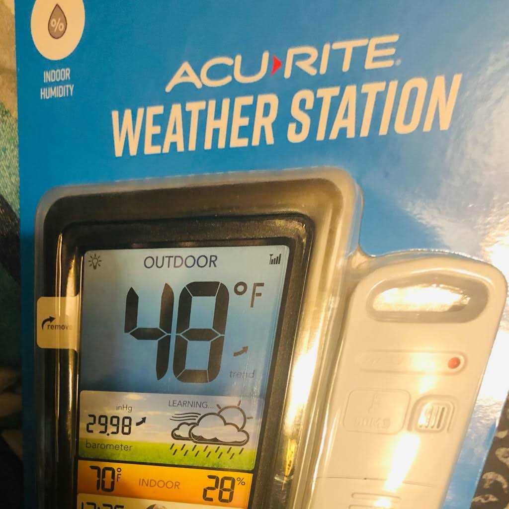AcuRite Wireless Color Forecaster with Temperature & Humidity F589431