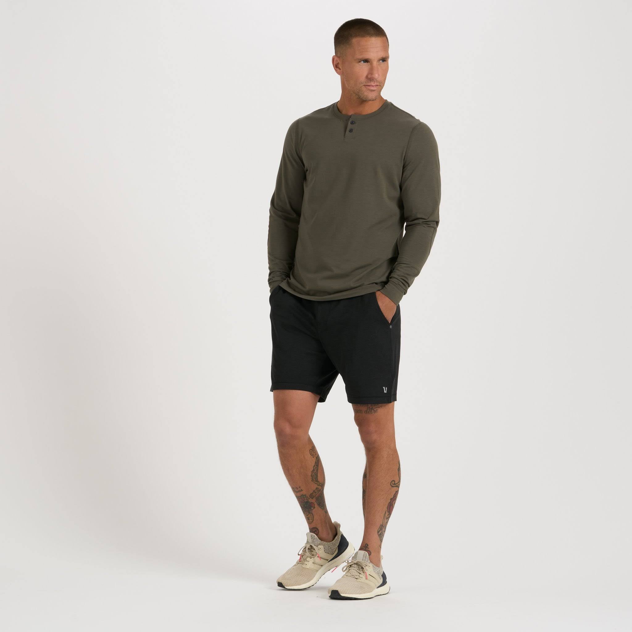 Vuori Men's Ever Henley Z971