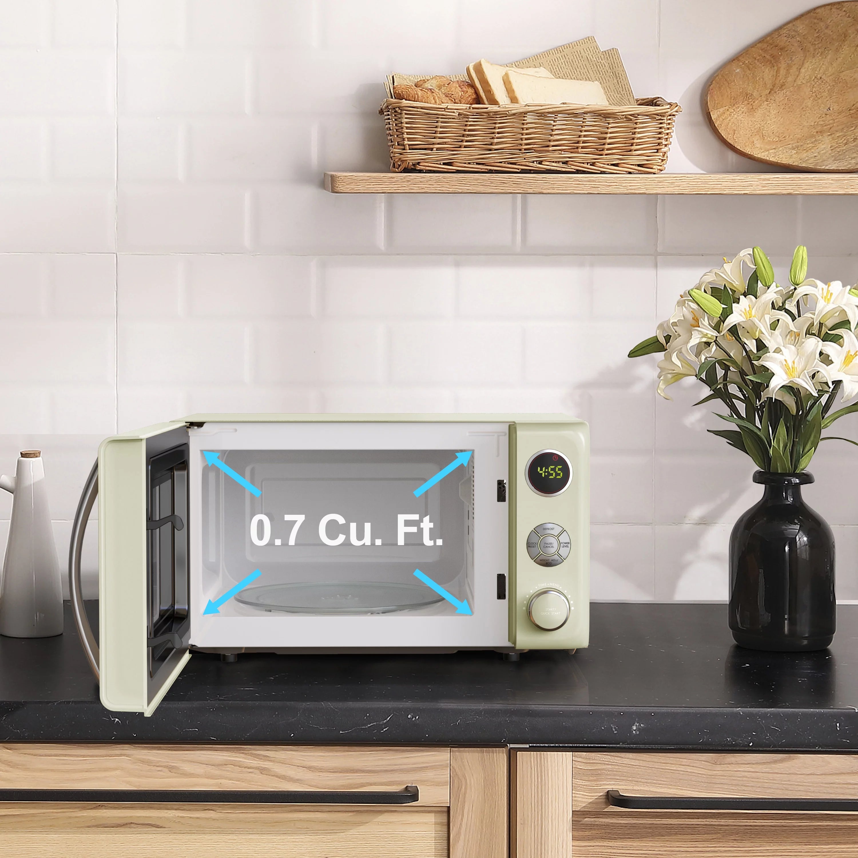 Galanz 0.7 Cu ft Retro Countertop Microwave Oven, 700W, Blue L502