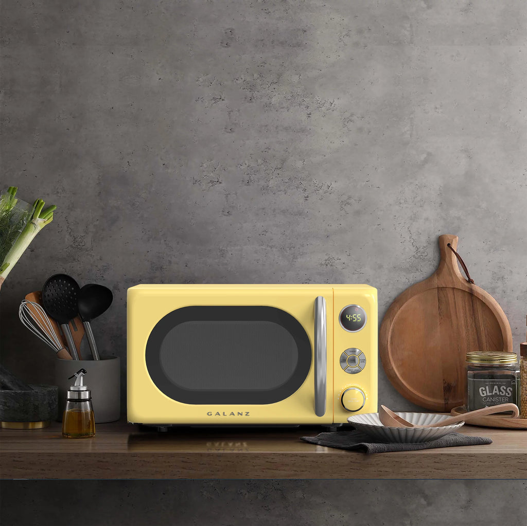 Galanz 0.7 Cu ft Retro Countertop Microwave Oven, 700W, Blue L502