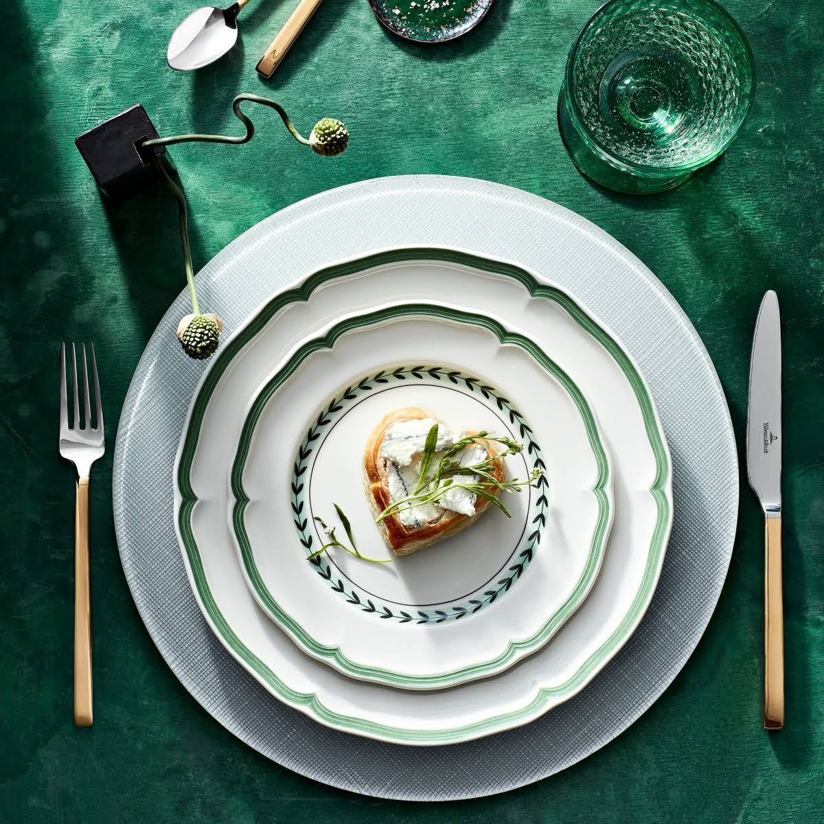 Villeroy & Boch French Garden Green Line Oval Platter Y555