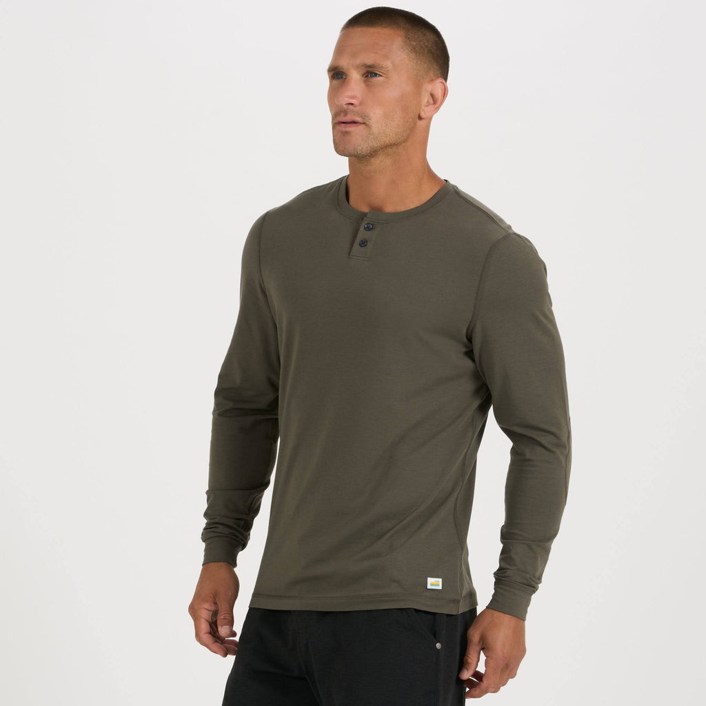 Vuori Men's Ever Henley Z971