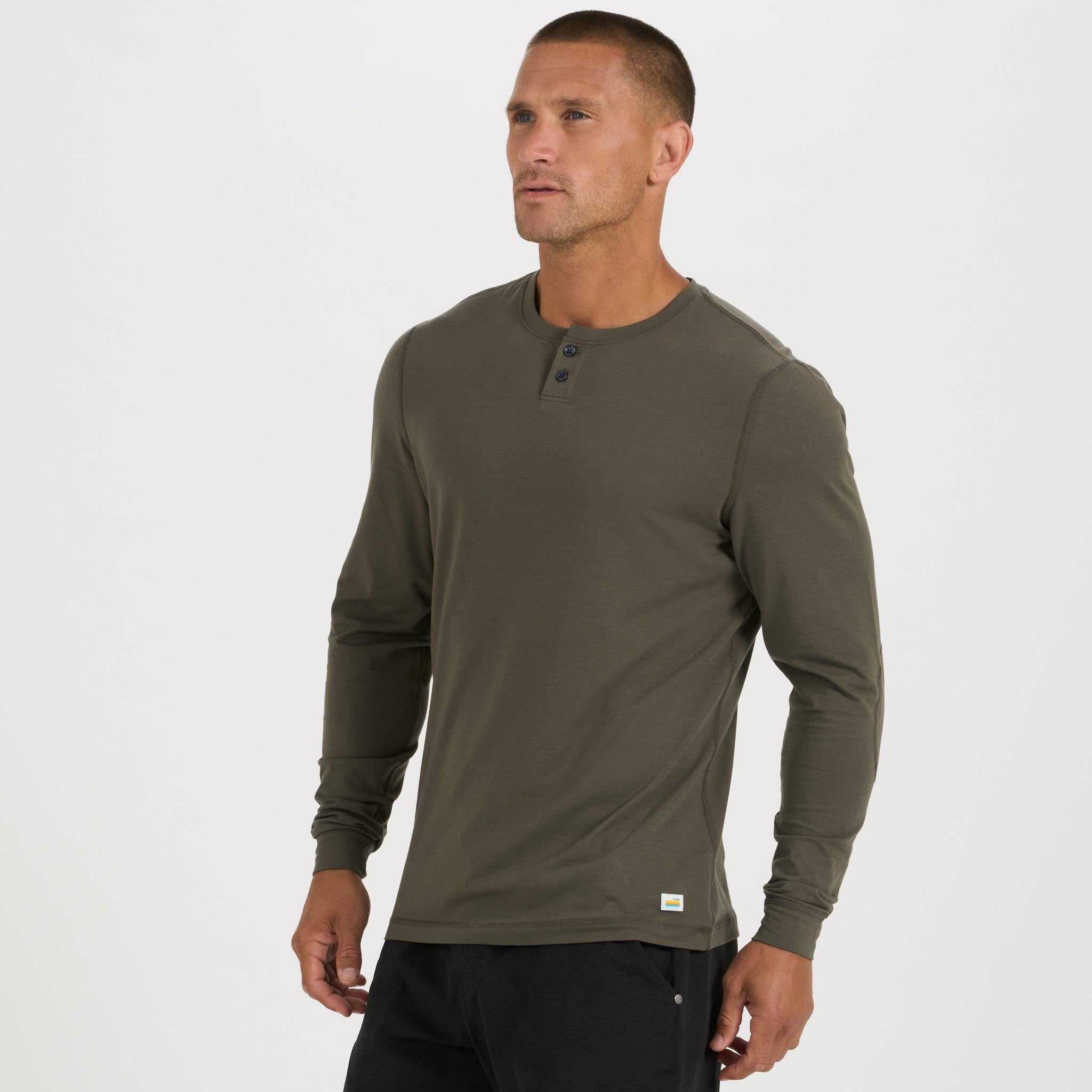 Vuori Men's Ever Henley Z971